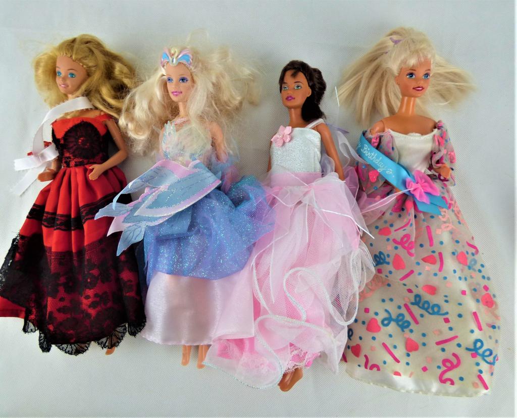 Four Vintage Barbie Dolls: Group of 4 Vintage Barbies