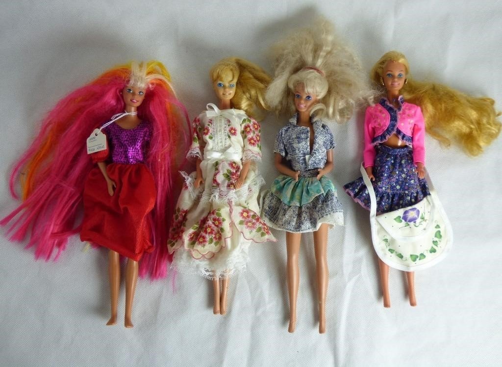 Group of 4 Vintage Barbie Dolls: Vintage Barbies. Lot of 4