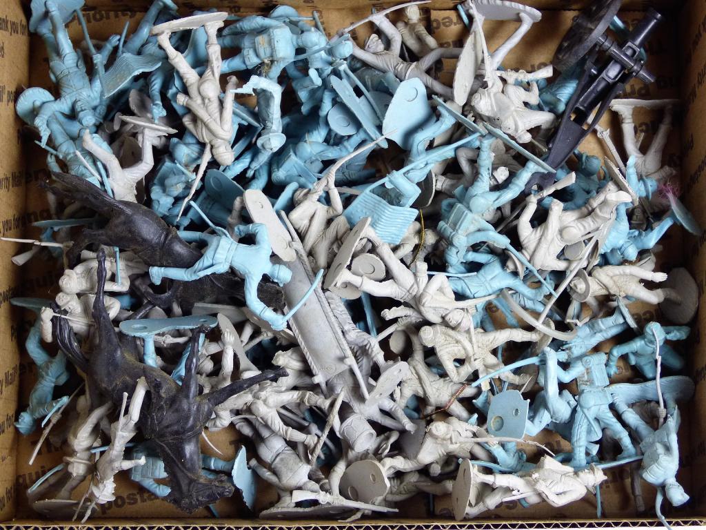 Civil War Plastic Toy Soldiers from 1960's-70's: Lot of Vintage Civil War Plastic Toy Soldiers. Condition: Used