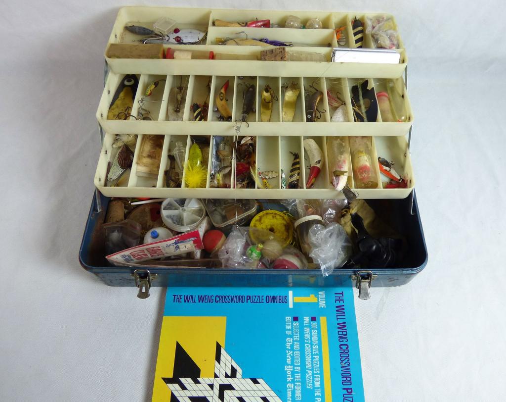 Old Pal Fishing Tackle Box with Contents (1 of 8)