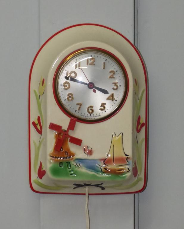 Vintage Sessions Dutch Windmill Kitchen Clock (1 of 5)