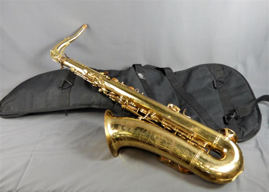 Vito Alto Saxophone w/ Case (1 of 12)