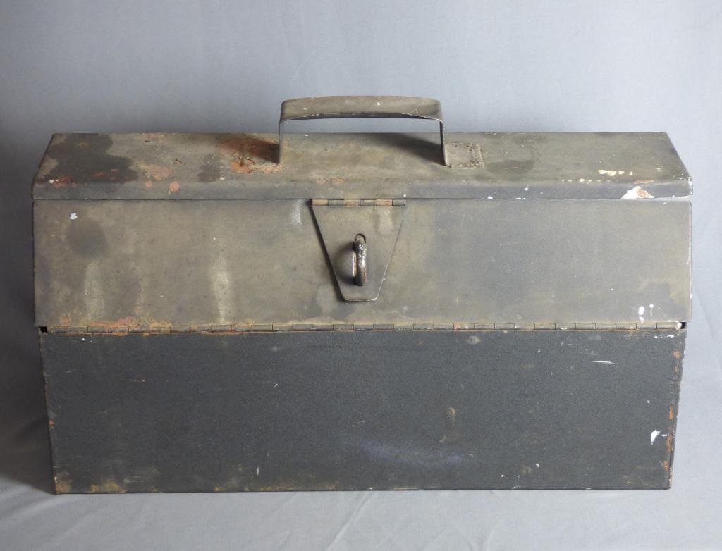 Vintage Heavy Duty Metal Dome Style Tool Box (1 of 4)