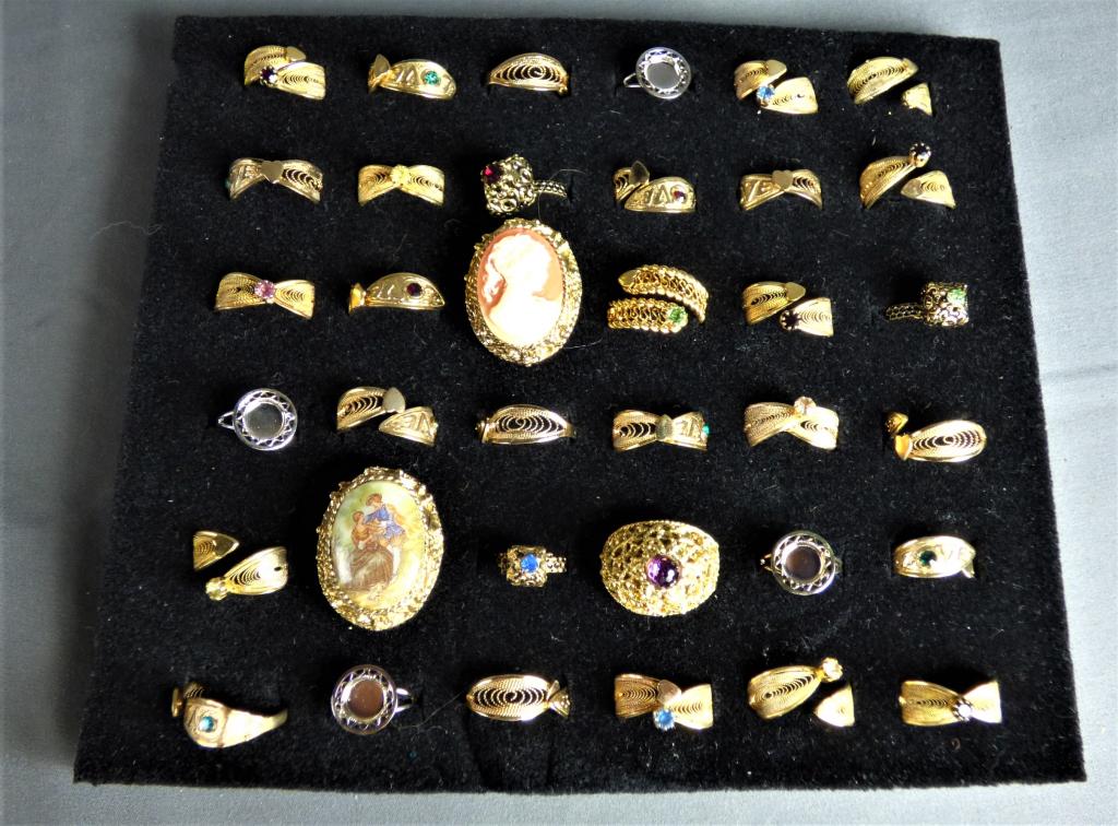 Groupof Vintage Costume Jewelry  Fashion Rings (1 of 5)
