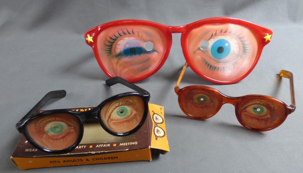 Vintage Lenticular Novelty Blinkin Eyes Eyeglasses: Vintage Lenticular Novelty Blinkin' Eyes Eyeglasses. One pair is oversized. Condition: Good