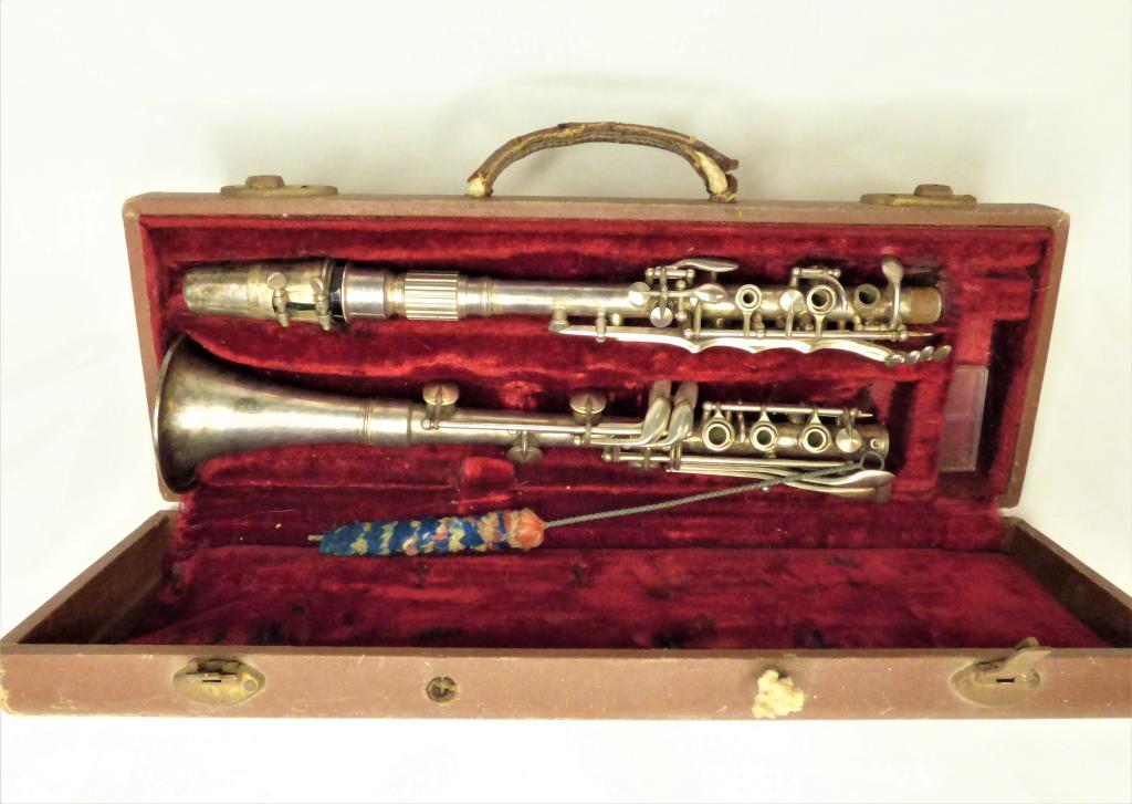 Antique Artist Beaumont Paris Clarinet. France (1 of 7)