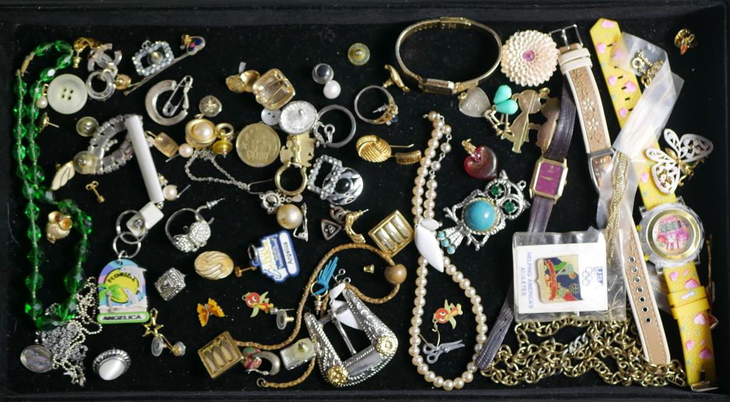 Costume Jewelry, Pins, Wrist Watches, Keychains (1 of 7)