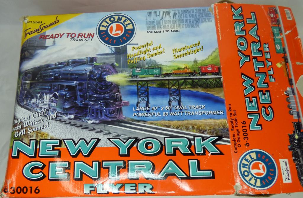 Lionel New York Central Flyer O Gauge Train Set (1 of 8)