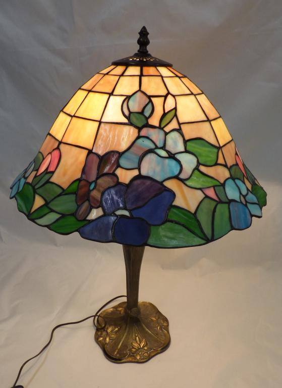 Vintage Tiffany Style Slag Glass Table Lamp (1 of 7)