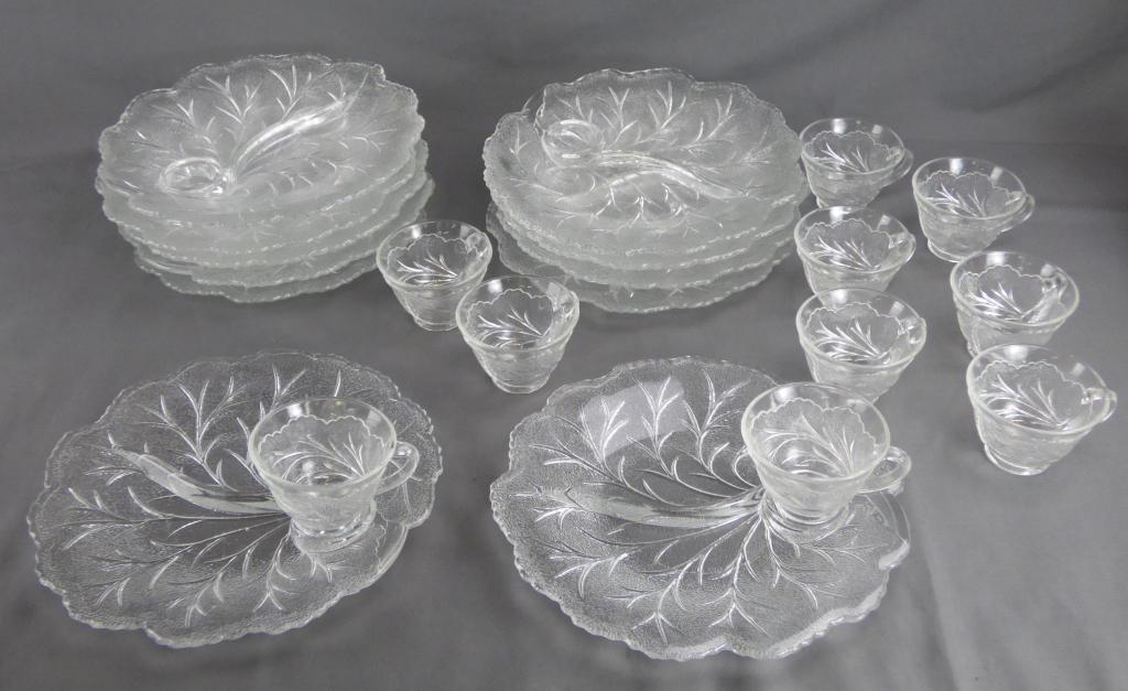 Indiana Glass Clear Pebble Leaf Snack Set (1 of 7)