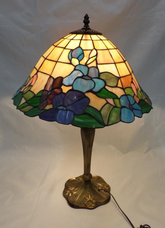 Vintage Tiffany Style Slag Glass Table Lamp (1 of 8)