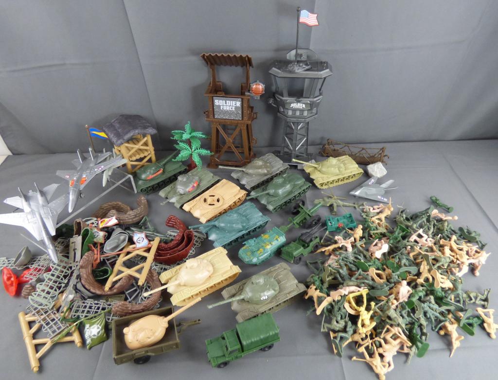 Vintage Plastic Toy Soldiers w/ Tanks, Vehicles (1 of 5)