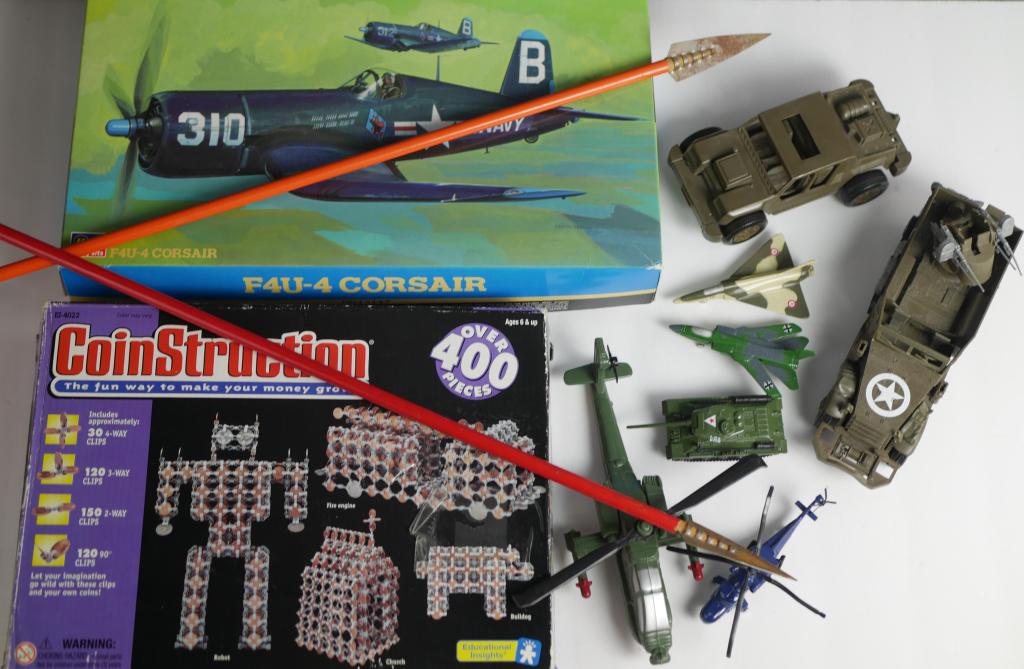 Toy Military Vehicles, Model Kits, Arrows (1 of 5)