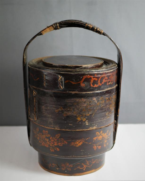 Antique Chinese Wood Berry/ Fruit Basket Hand Pa: Antique Oriental Wood Berry/ Fruit Basket. Hand Painted Chinese Motiff. Measures 16" tall and 9" in diameter. Condition: Good