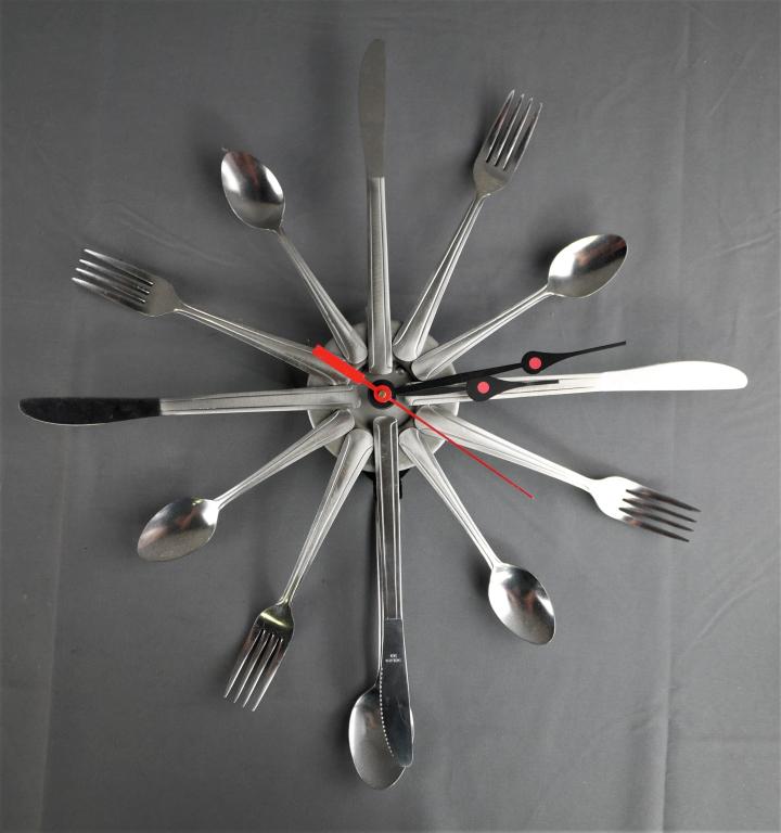 Fork & Spoon Wall Kitchen Clock Delco (1 of 4)