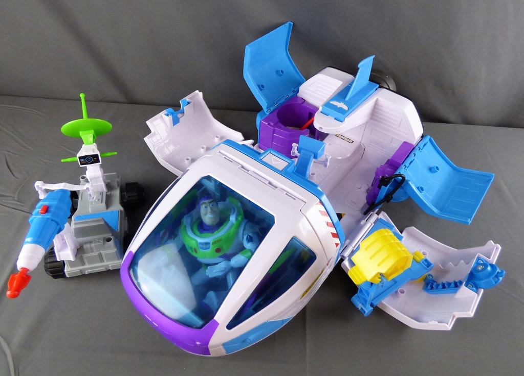 Toy Story Buzz Lightyear Action Figure & Spaceship (1 of 10)