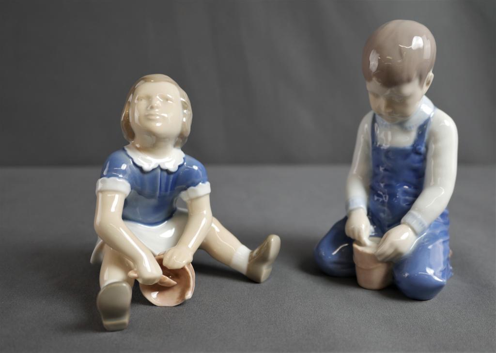 B&G Bing & Grondahl Figurines Boy & Girl w Buckets (1 of 5)