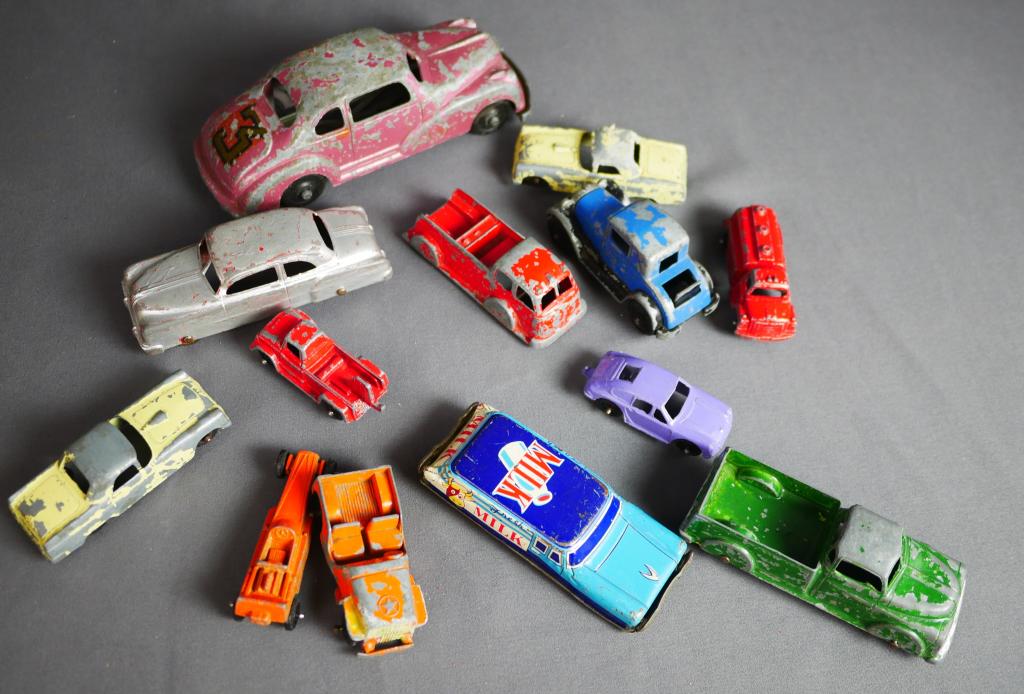 Vintage Die-Cast Toy Cars- Tootsietoy: Group of Vintage mostly Die-Cast Cars. Mostly by Tootsietoy. Condition: USed, some might be as found