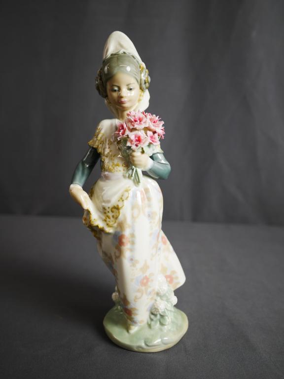 Lladro Valencian Girl with Flowers Figurine (1 of 7)