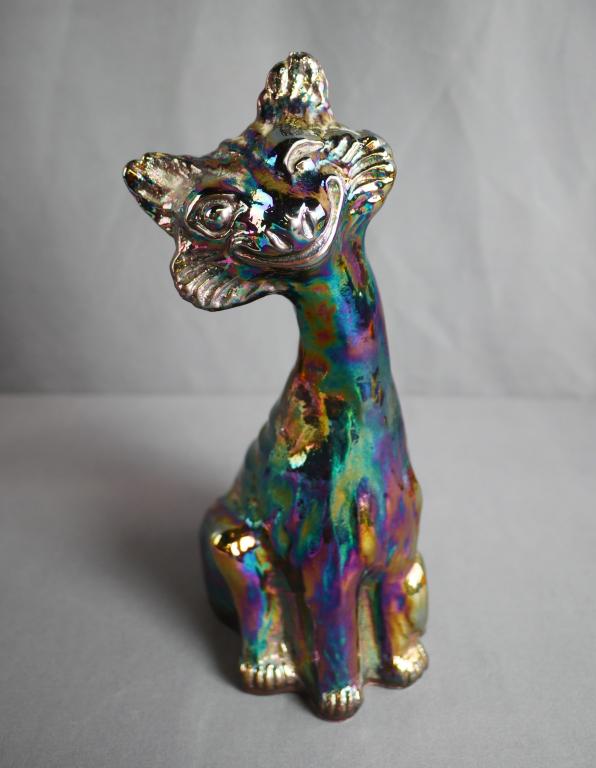 Fenton Alley Cat Iridescent Carnival Glass Figurin (1 of 5)
