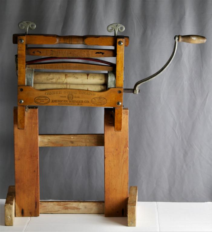 Antique Universal 381E Clothing Wash Wringer (1 of 6)