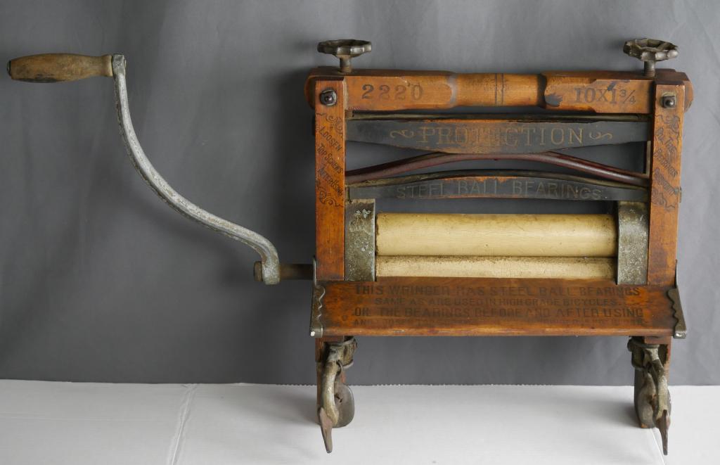 Antique Protection 2220 Clothing Wash Wringer (1 of 11)