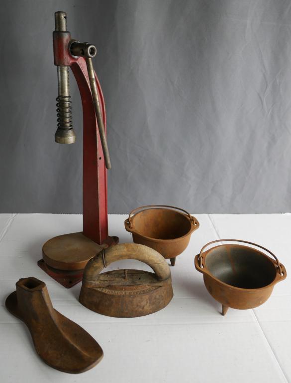 Cast Iron Big Ban Bottle Capper, Antique Aron & Ps (1 of 8)