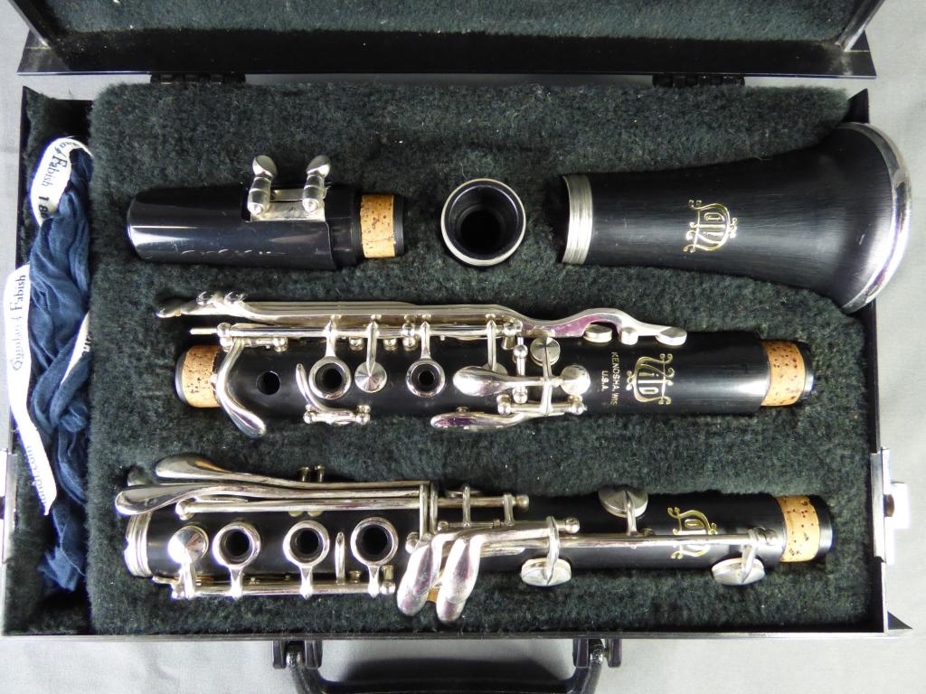 Vito Clarinet Model 7214 in Hard Case Music Instrt (1 of 7)
