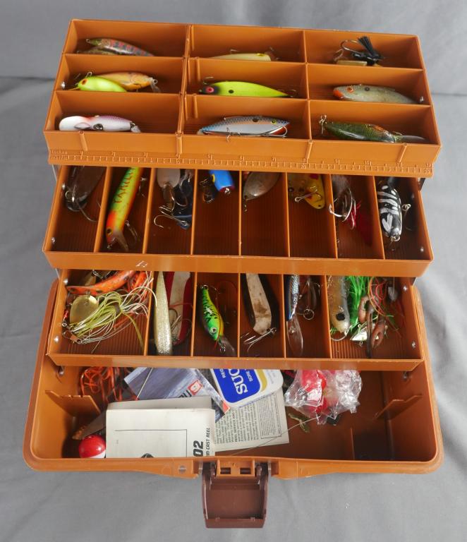 Fishing Tackle Box filled with Lures: Fishing Tackle Box filled with Content. Box is Fenwick 1060. Condition: Good