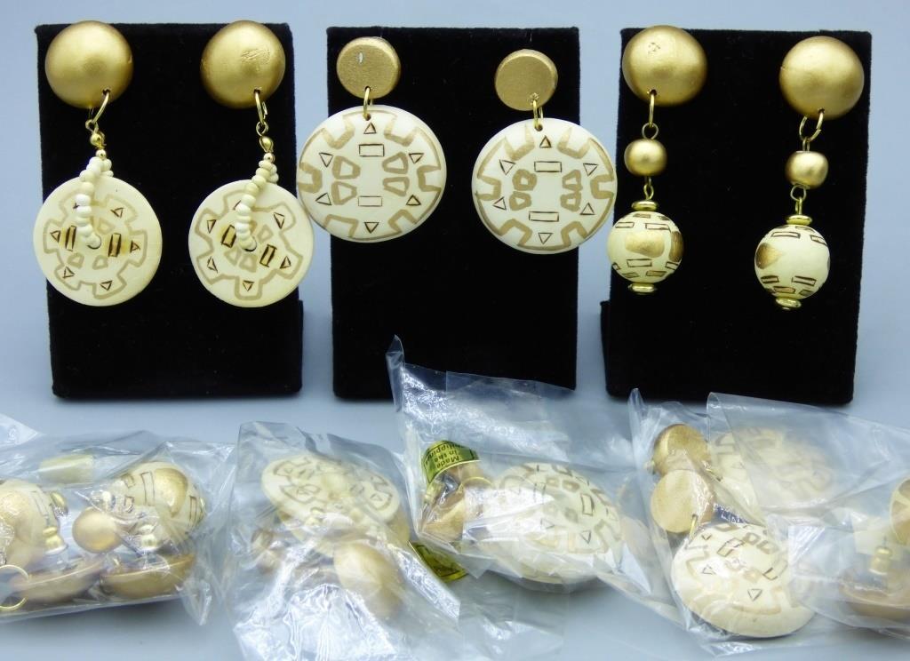 Costume Jewelry Assorted Wood Earrings. Lot of 10 (1 of 4)