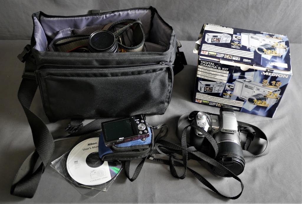 Group of Vintage Digital Cameras- Sony, Nikon (1 of 15)