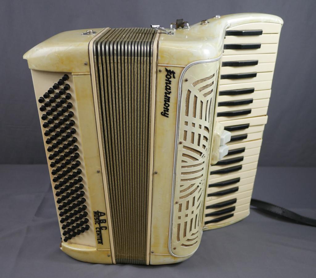 Vintage Fonarmony Italian Accordion (1 of 16)