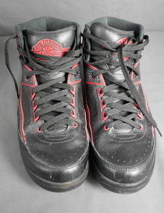 Air Jordan Retro 2 Elternate 87 Men's Sneakers: Air Jordan Retro 2 Elternate 87 Men's Sneakers. Size- 9 1/2". Condition: Used