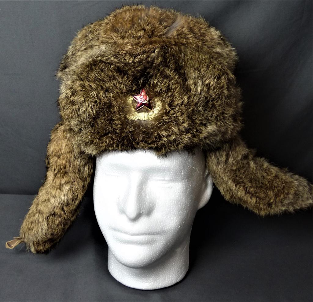 Vintage USSR Russian Fur Hat with Red Star Badge (1 of 6)