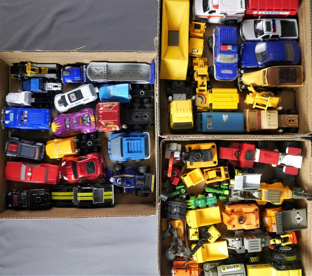 Lot of Vintage Die-Cast Toy Cars, Trucks, Construc (1 of 7)