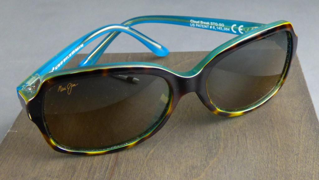 Vintage Retro Maui Jim Sunglasses: "Cloud Break STG/SG". Made in Italy. In very good condition.