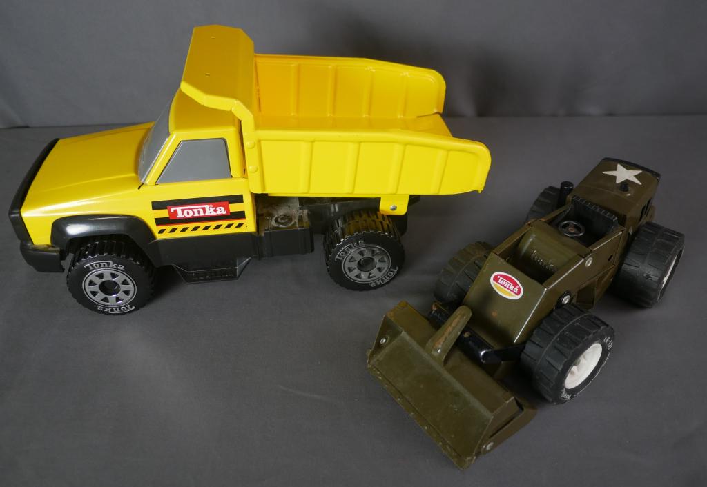 Vintage Tonka Pressed Steel Dozer & Dump Truck: Vintage Tonka Pressed Steel Military Dozer and Yellow Plastic Dump Truck. Condition: Good