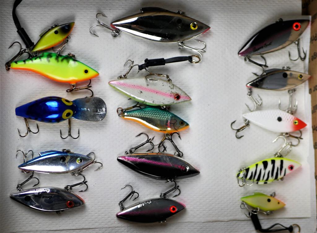 15 Vintage Fishing Lures: Lot of 15 vintage fishing lures. Unresearched. All in very good condition.