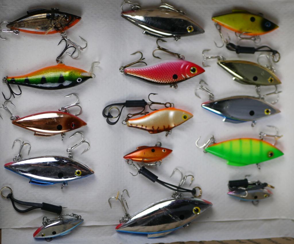 15 Vintage Fishing Lures: Lot of 15 vintage fishing lures. Unresearched. All in very good condition.