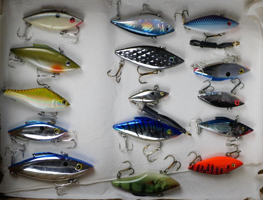 Lot of 15 vintage fishing lures: Lot of 15 vintage fishing lures. Unresearched. All in very good condition.