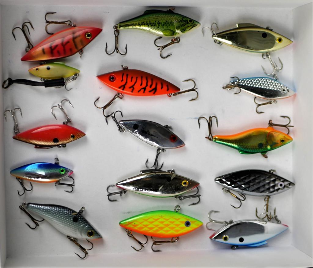 Group of 15 vintage fishing lures.: Lot of 15 vintage fishing lures. Unresearched. All in very good condition.