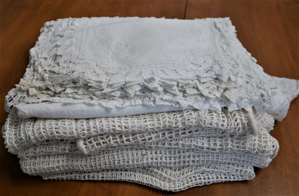 Lot of Antique & Vintage American Linens (1 of 7)