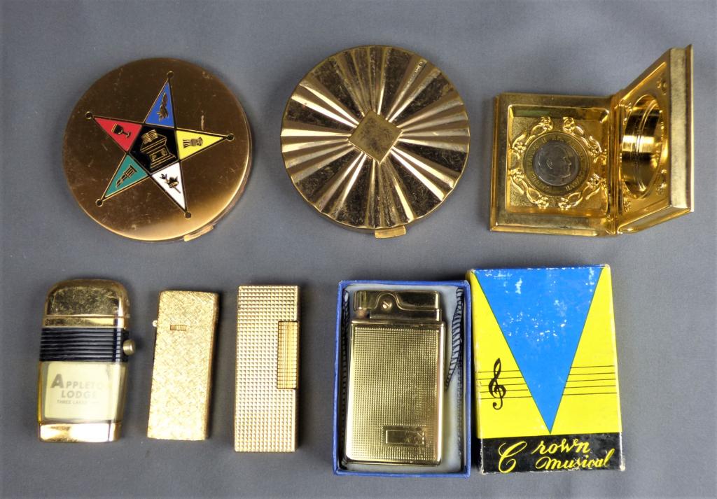 Vintage Lighter / Compact Lot - Crown, Masonic: Lot of gold colored vintage lighters and compacts. Lighters included are: Crown Musical lighter in original box, two rectuangular gold tone lighters, and one MCM style "Appleton Lodge" souvenier light