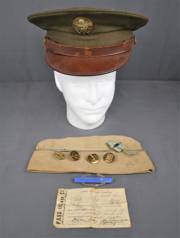 WWII US Army Military Hats & Insignia (1 of 12)