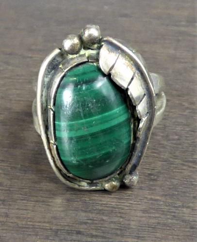 Sterling Silver & Malachite Feather Ring Size 5: Well made vintage Native American Sterling and Malachite ring. Malachite is sitting in a gorgeous sterling setting with a feather hugging the stone. Size 5.
