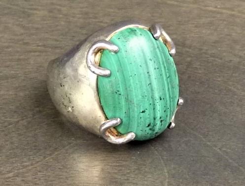 Sterling Silver & Malachite Vintage Ring Size 6 (1 of 6)
