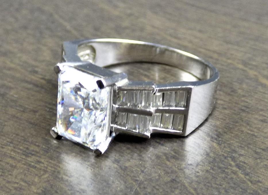Sterling Silver & Cubic Zirconia Ring Size 10 (1 of 3)
