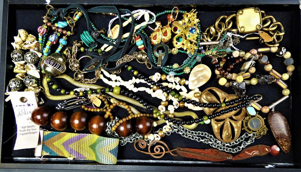 Large Vintage Costume Jewelry Lot (1 of 8)