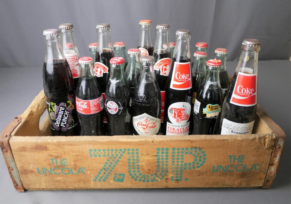Vintage Full Coca-Cola Bottles in 7UP Crate (1 of 8)