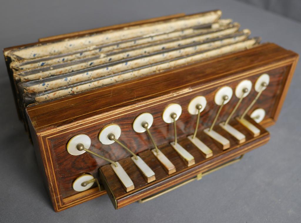 1920's Antique Concertina Accordian (1 of 7)